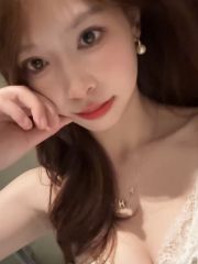 白云水润紧致大奶嫩妹