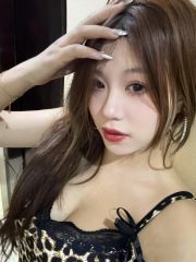 曼妙多姿的身材和甜美笑容惹人爱