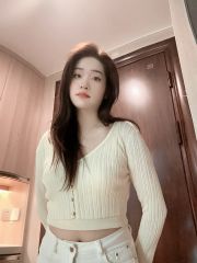 身材超棒的甜美少女