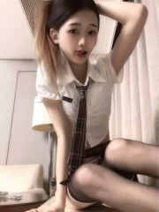 紧致妹子摇摆的肥臀