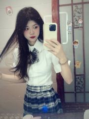 妹子床上各种骚姿