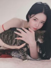 会吸会喷的年轻美人