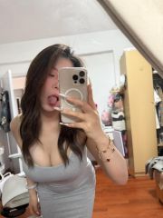 风情陪酒女年轻漂亮