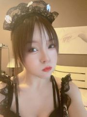 南湖性感迷人嫩女